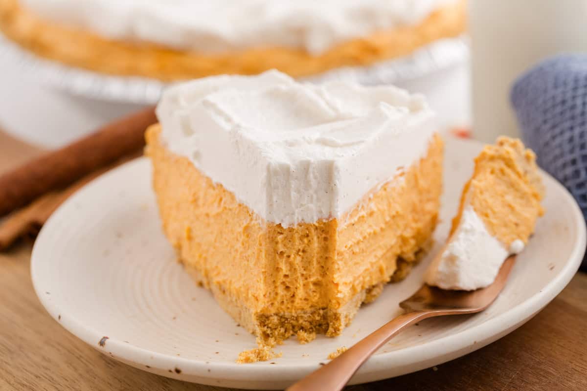 Creamy & Fluffy No Bake Pumpkin Pie: Stress-Free Fall Indulgence